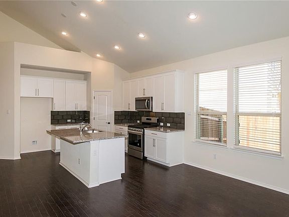 5th image of 204 Quarryman Dr