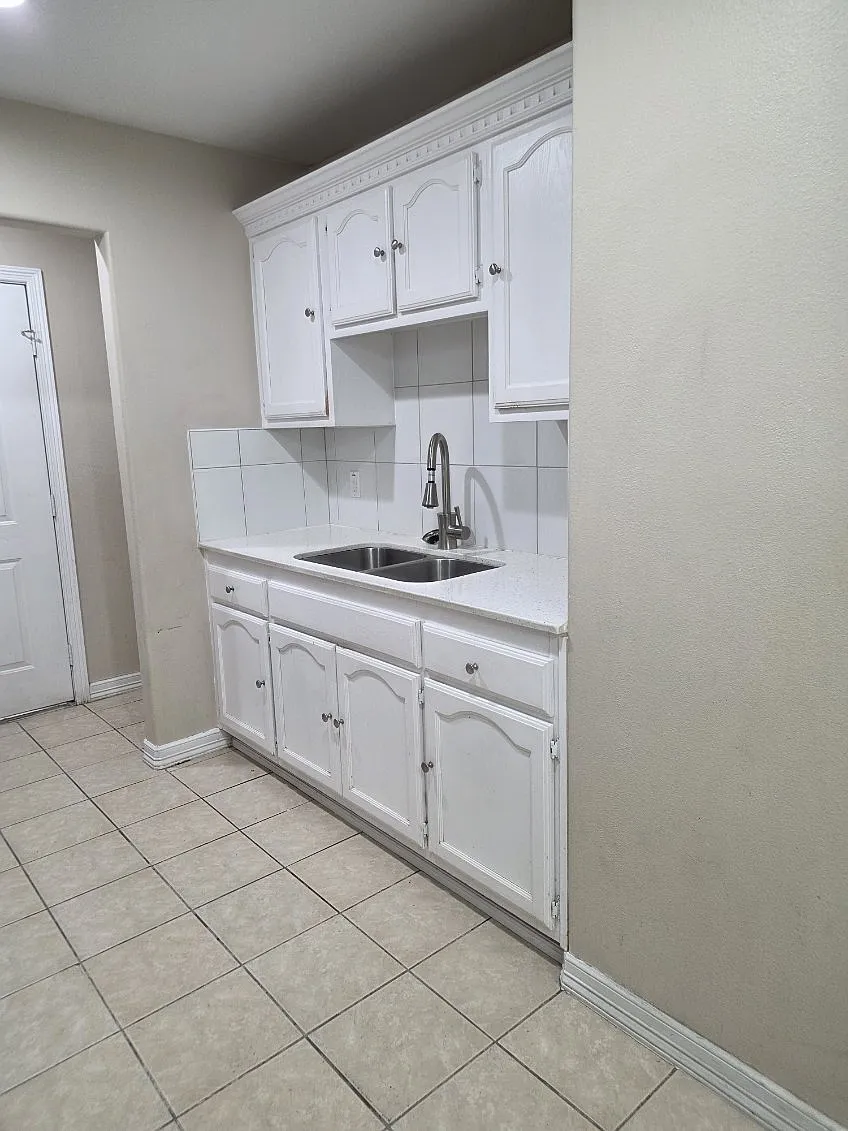 2 bed, 750 sqft, $800 — Photo 1