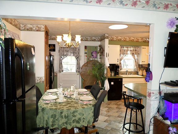 5th image of 630 Garden St