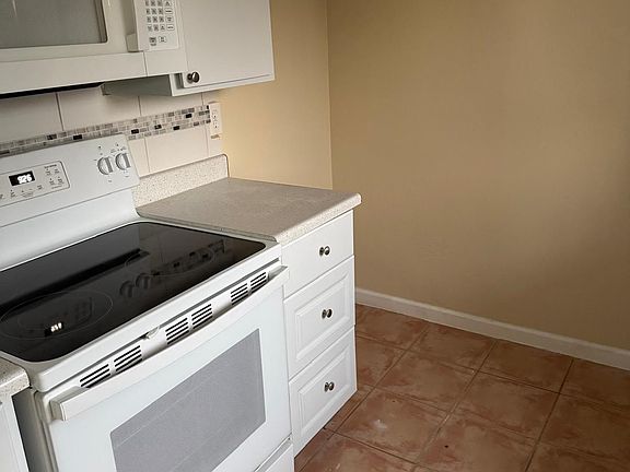 5th image of 4293 51st St