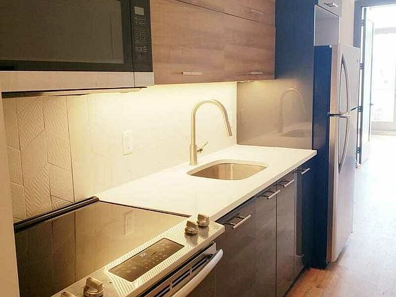 4th image of 85 Humboldt St #3B