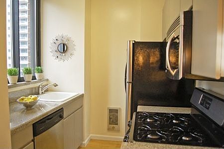 4th image of 304 E 65th St APT 10B