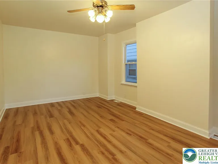 109 W Saint Joseph St — Photo 2