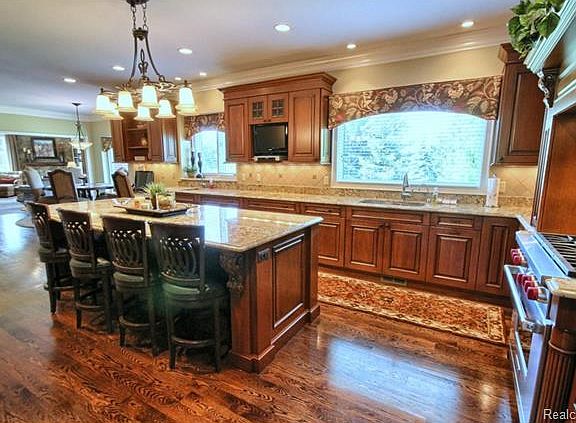 5th image of 16963 Highland Ln