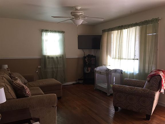 2nd image of 102 Lakeshore Dr