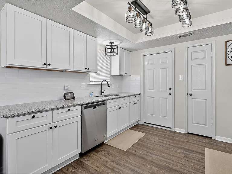 9514 Marblemount Dr — Photo 11