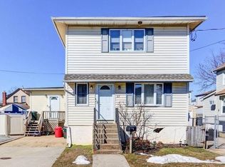 57 4th Ave, East Rockaway, NY 11518