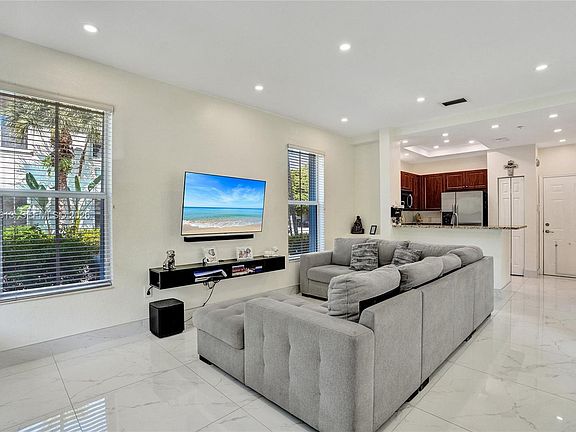 5th image of 4760 Mimosa Pl Unit 1001