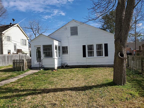3rd image of 601 Manley St