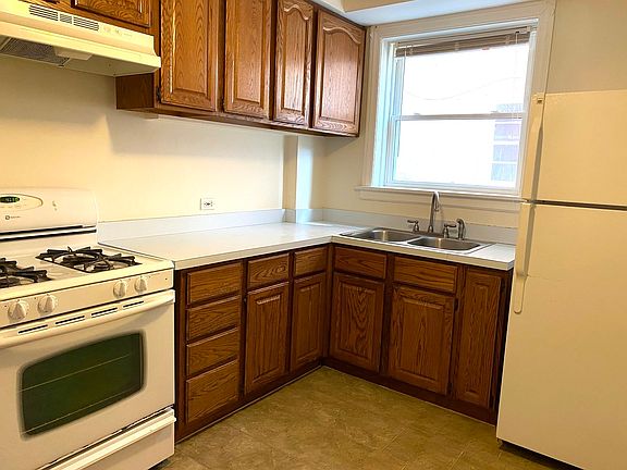 2nd image of 3414 Grove Ave APT 1