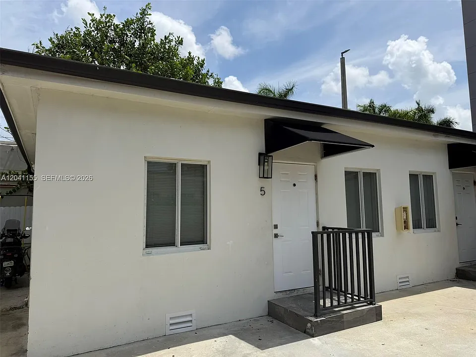 111 SW 11th Ave #5