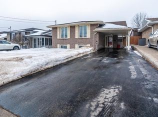 19 Valery Ct, Hamilton, ON L9C 2W2