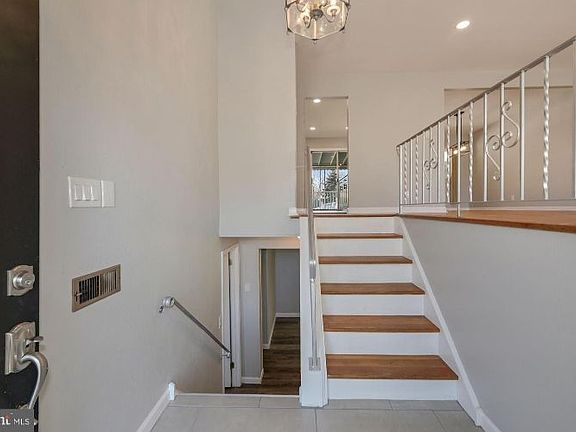 5th image of 700 Lawnton Ave