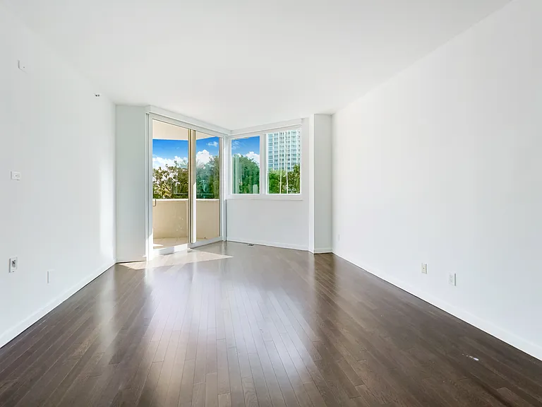 300 S Pointe Dr #405 — Photo 19