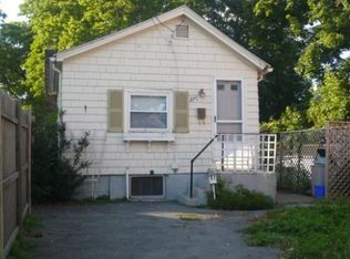 27 1/2 Foster St, Salem, MA 01970