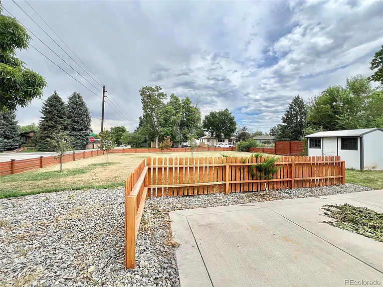 4801 S Fox St — Photo 9