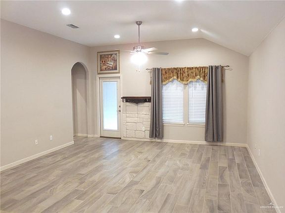 2nd image of 502 S Castillos Y Diamantes St