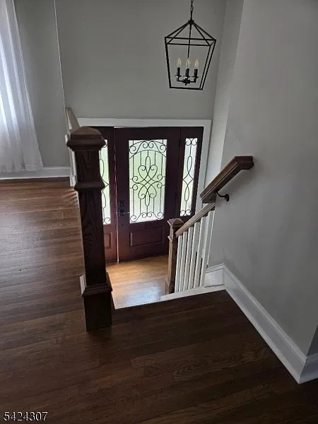 3 bed, 2.0 bath, 2100 sqft, $3,200 — Photo 2