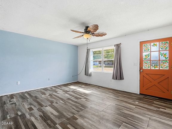 3rd image of 205 E Holly Dr