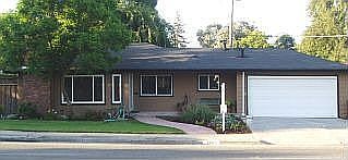 Ranch w/2 car garage