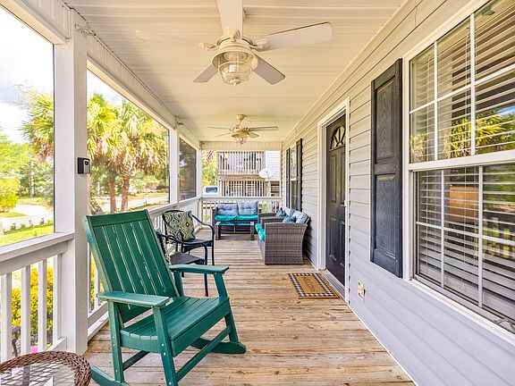 Large front screened porch