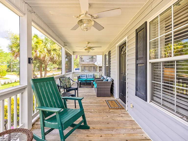 Large front screened porch