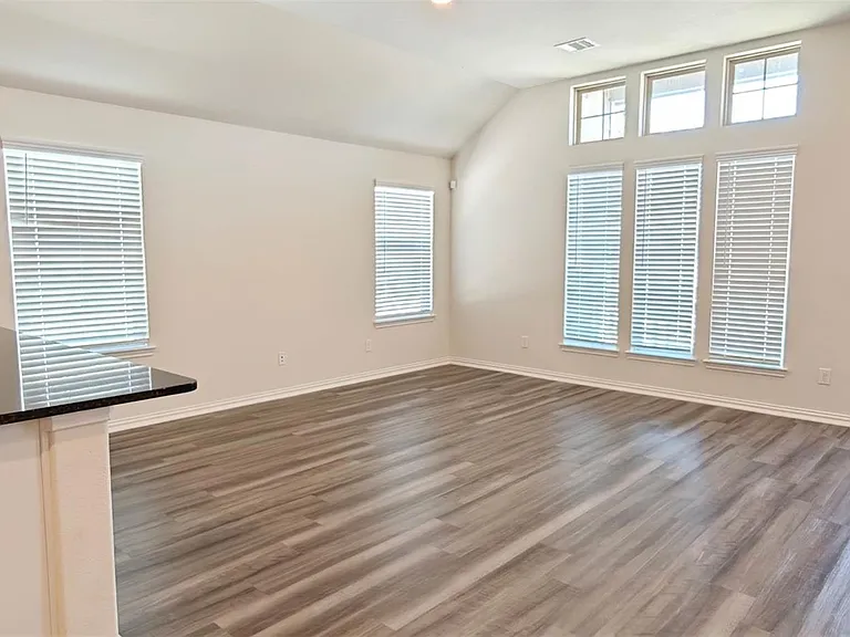 15715 Crosby Hall Dr — Photo 3