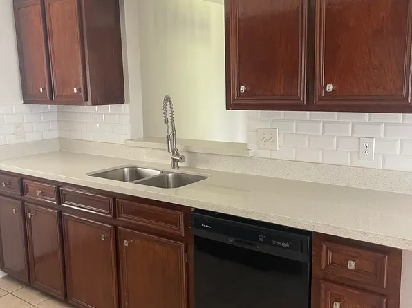1221 Kitty St, Deer Park, TX 77536