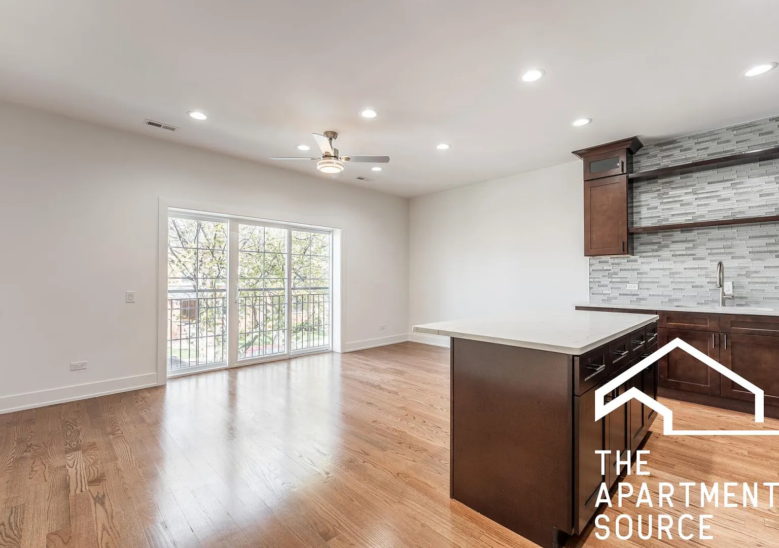 3329 North Avers Avenue #3N — Photo 1