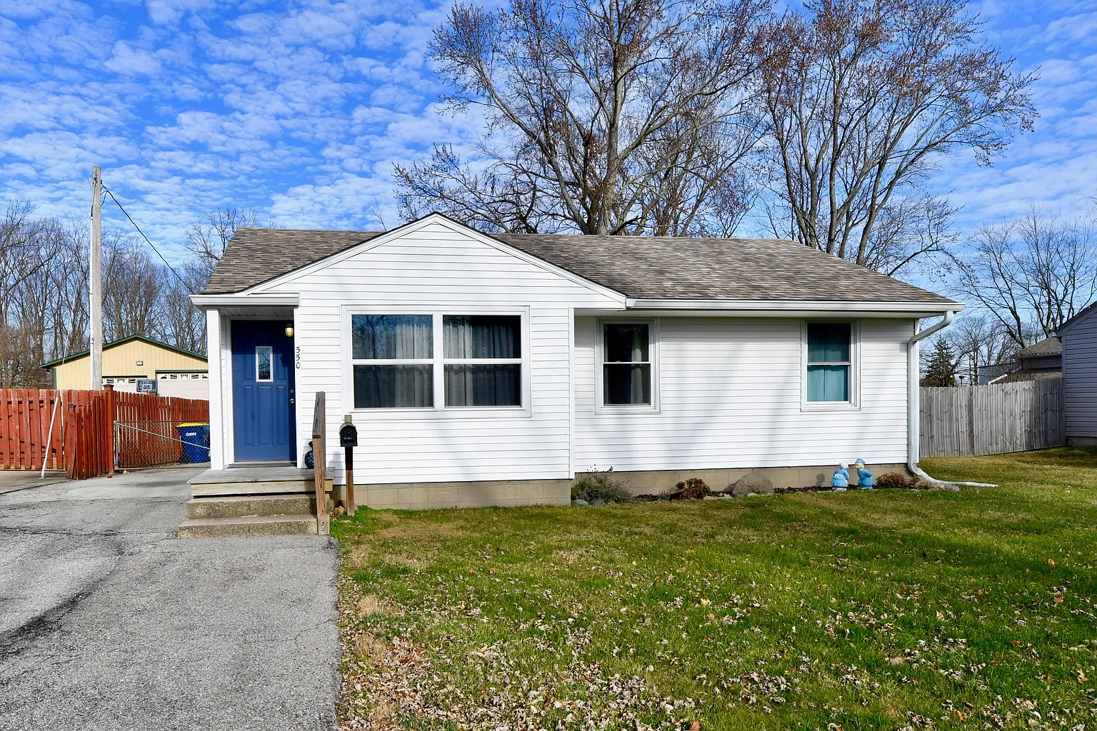 550 Ardmoor Dr photo 1