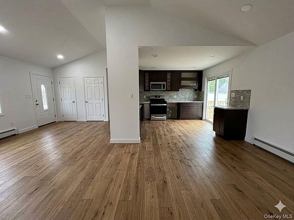 4th image of 354 Easton Street