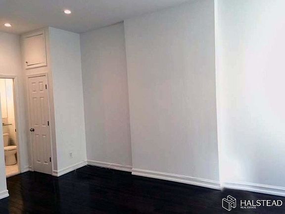3rd image of 847 Lexington Ave APT 3R
