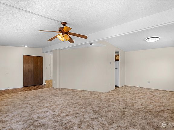 4th image of 1016 Vista Place