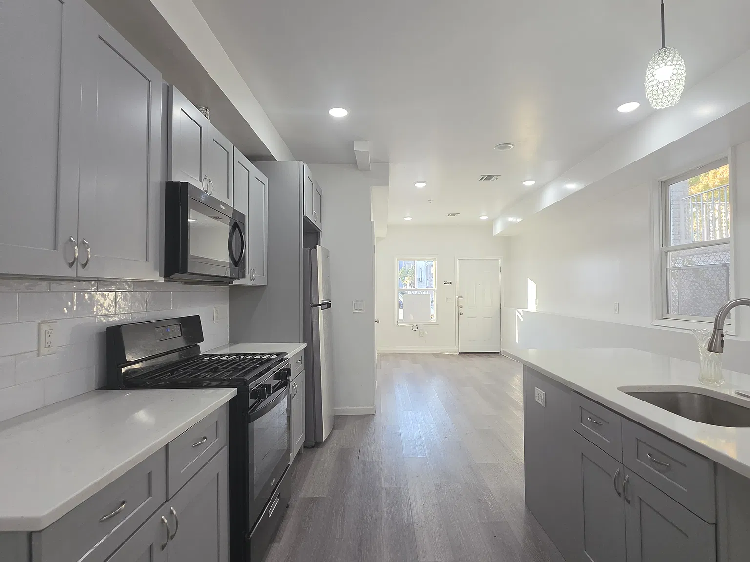 2 bed, $2,000 — Photo 4
