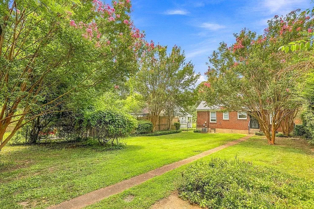 2 bed, 1.0 bath, 999 sqft, $1,650 — Photo 3