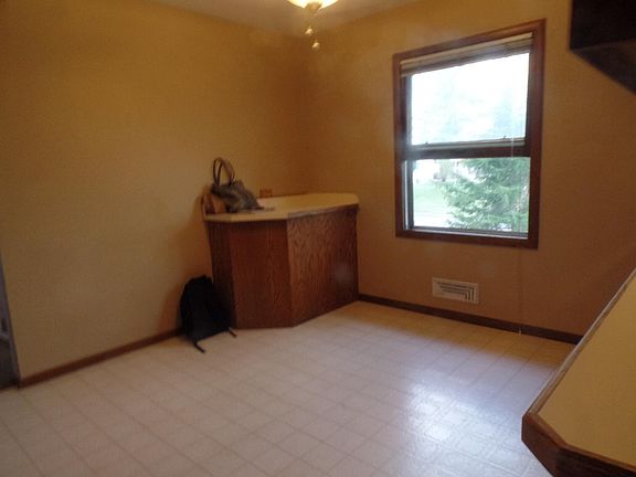 Huge Space for Table in Kitchen