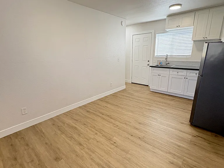 2773 Logan Ave #B — Photo 3