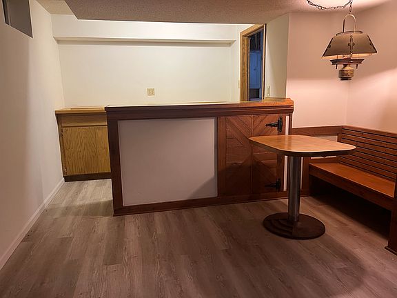 Wet Bar and eating area