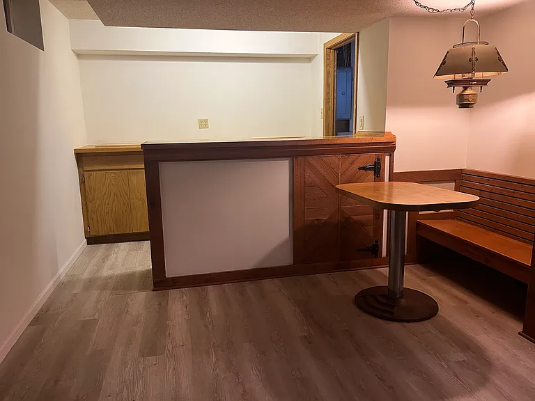 Wet Bar and eating area