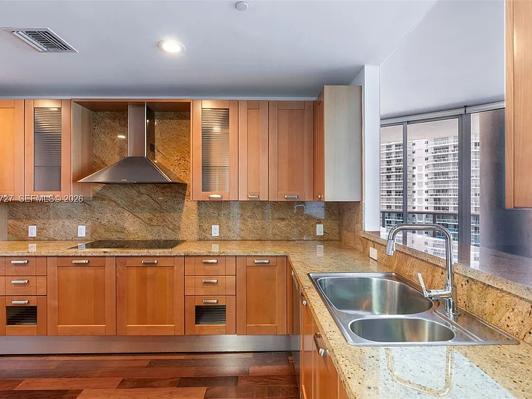 5959 Collins Ave #1101 — Photo 8