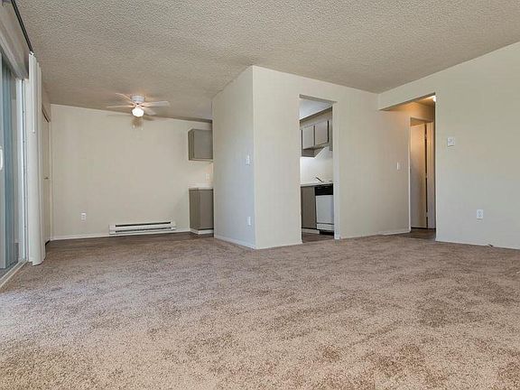 3rd image of 621 S Steele St #Tb261jkcs