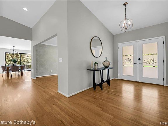 4th image of 45 Maywood Ave
