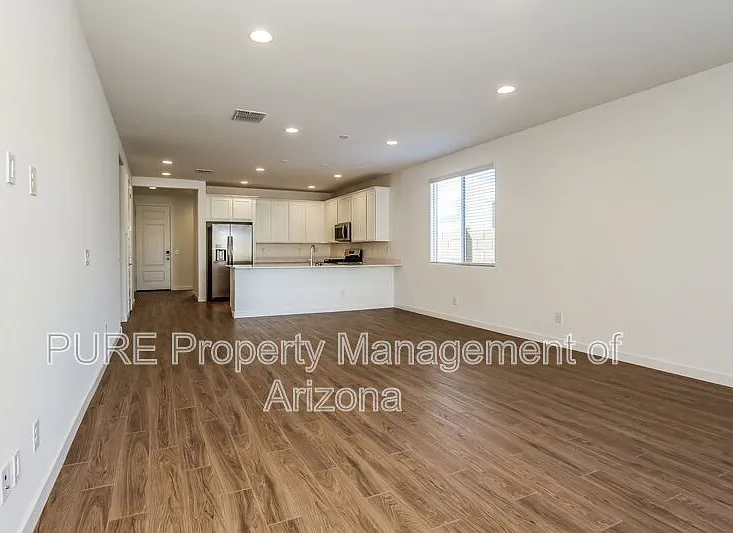 5 bed, 3.0 bath, 2233 sqft, $2,595 — Photo 4