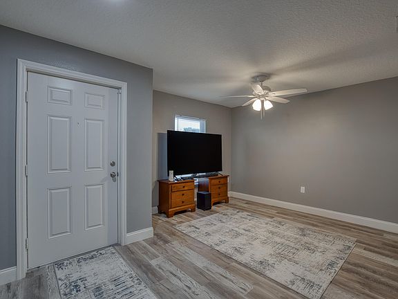4th image of 1432 SW Leisure Lane
