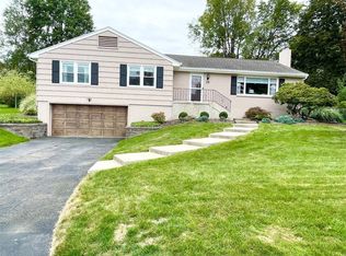 25 Lennox Dr, Binghamton, NY 13903