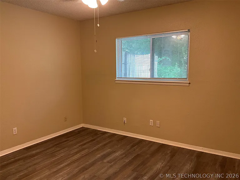 3228 S Lakewood Ave — Photo 18