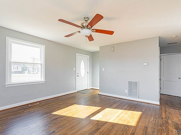 4th image of 1712 Watts Ln