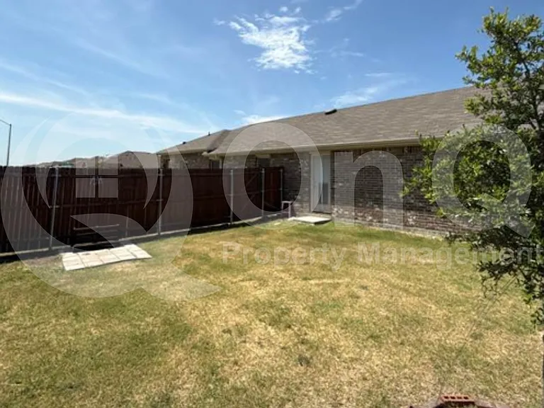 915 Presleigh Dr — Photo 22