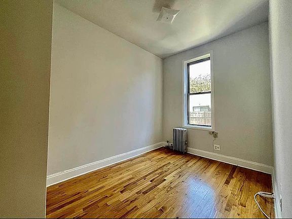 4th image of 132 Thompson St APT 39