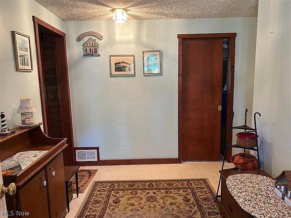 2nd image of 625 Simons Dr